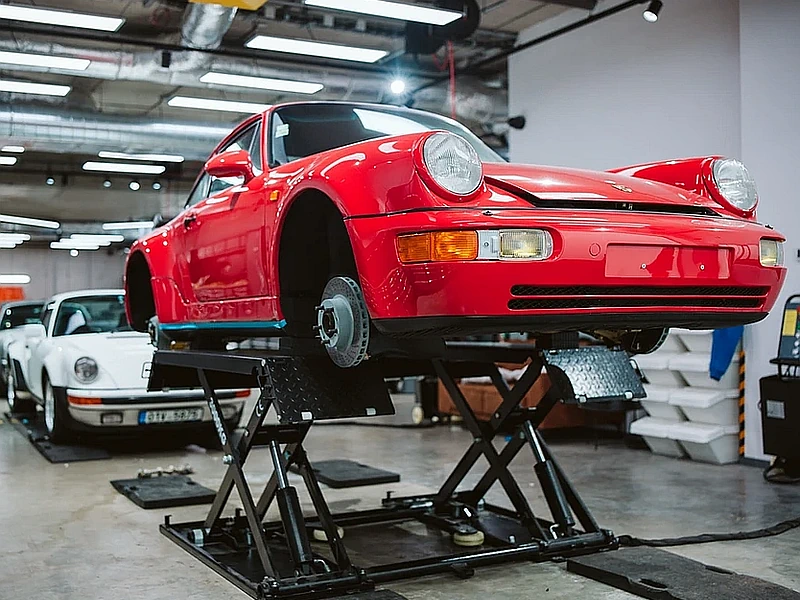 Servis a renovace youngtimeru Porsche 911 964 v IAMWORK.