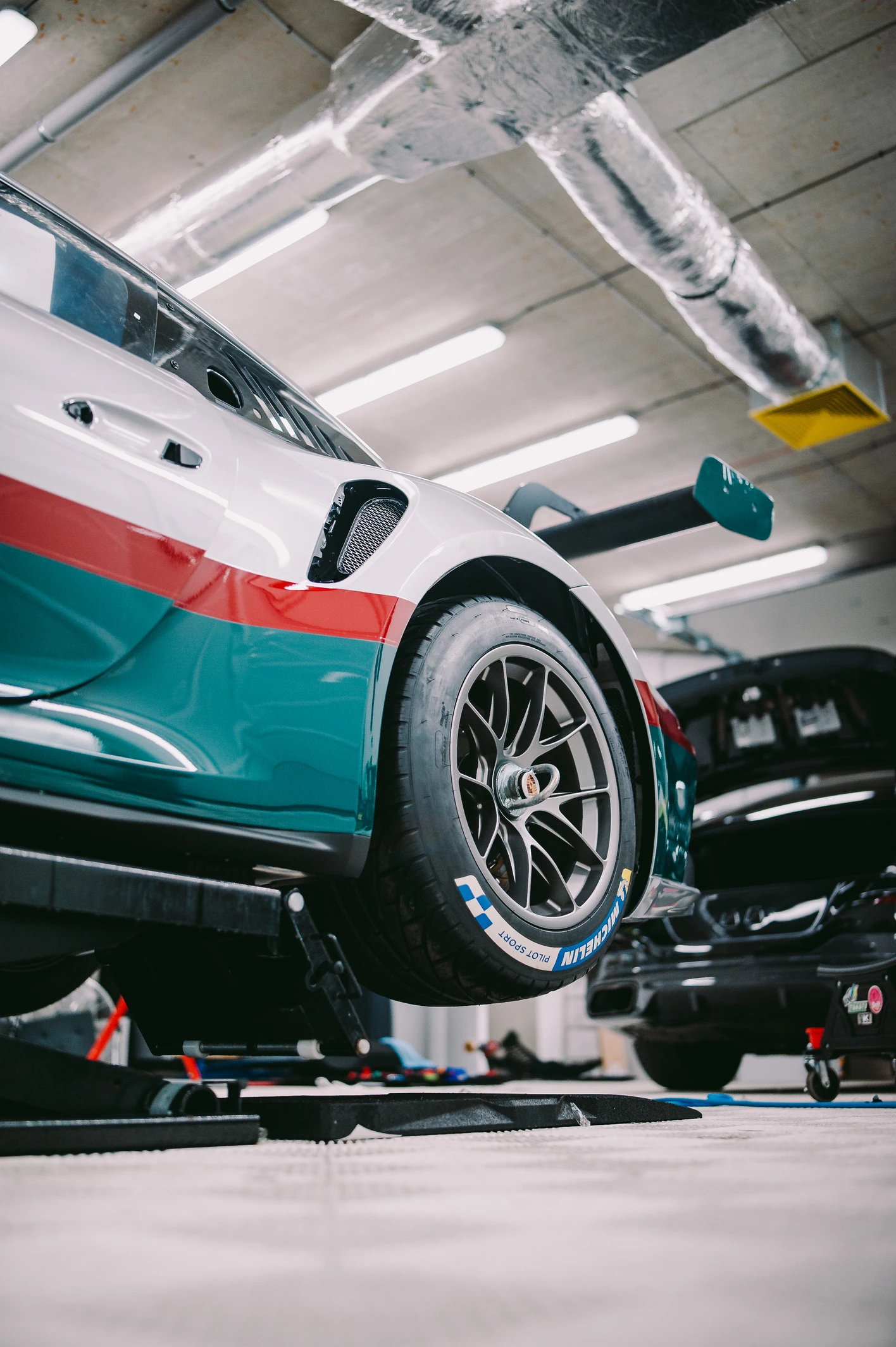 Příprava Porsche GT na okruh, v IAMWORK.