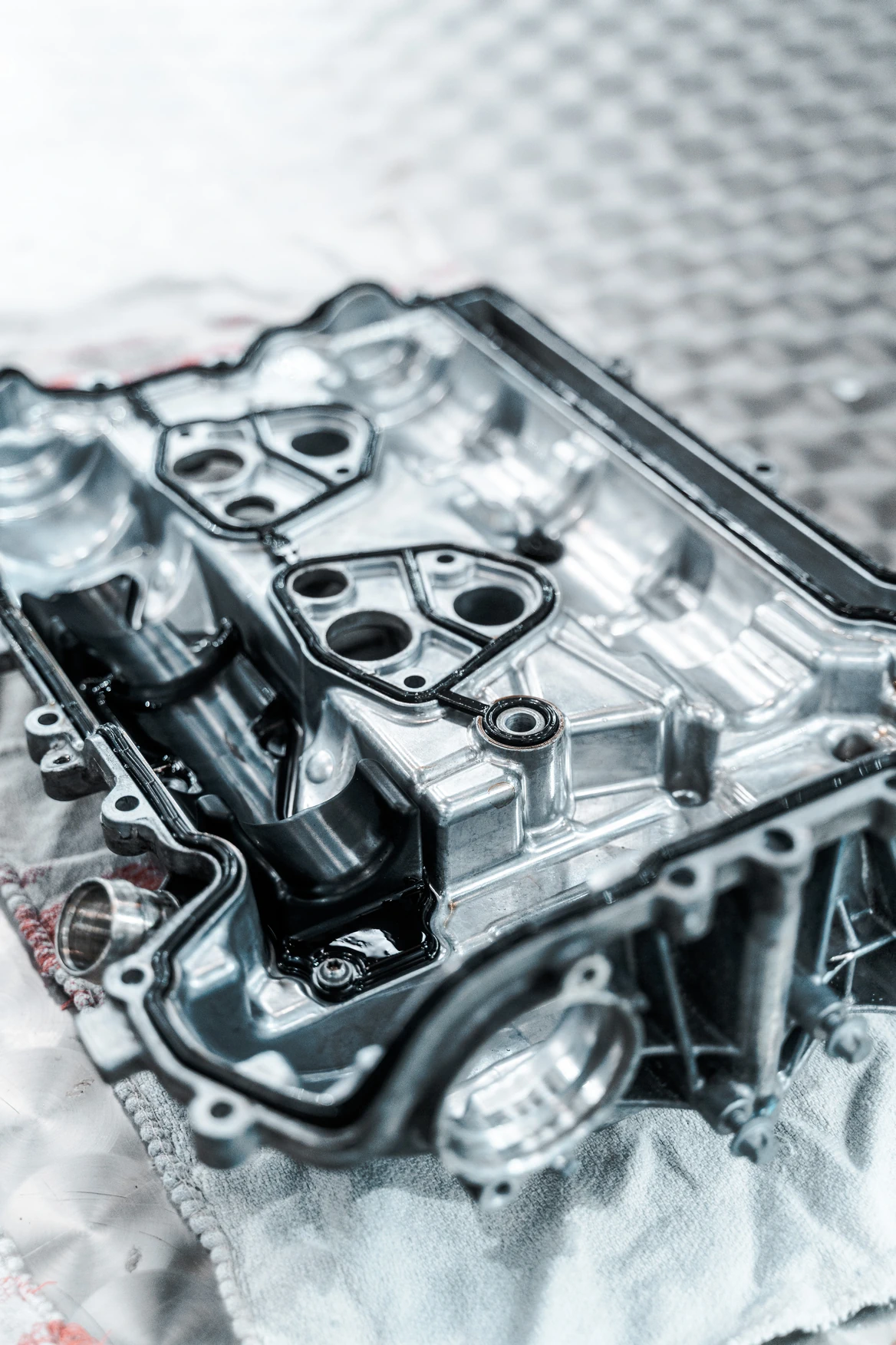 Výměna těsnění motoru Porsche v IAMWORK.